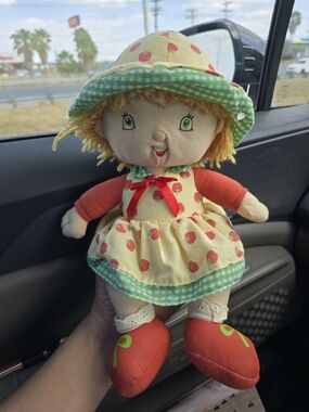 13” 2004 Strawberry Shortcake  APPLE DUMPLIN’ Doll
